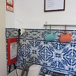 Отель Family Macedo B&B Лиссабон